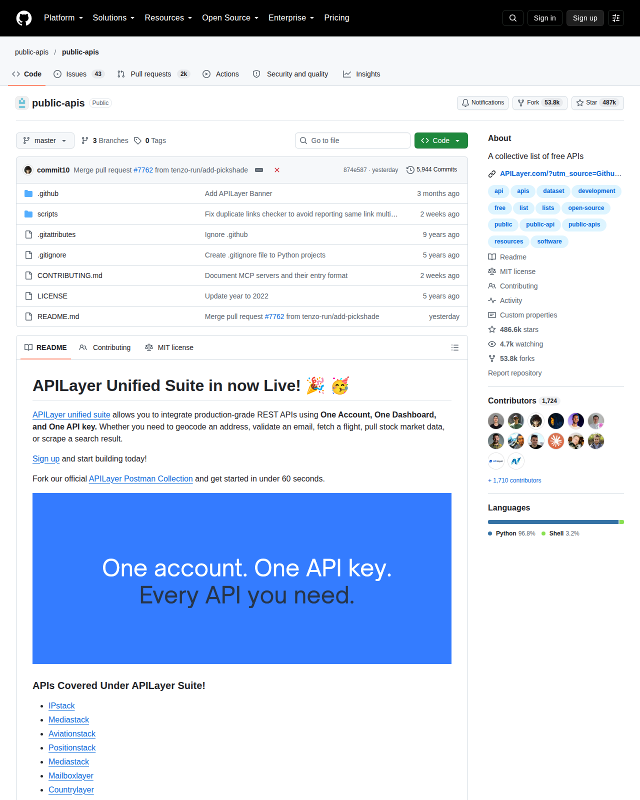 public-apis 的 GitHub 儲存庫首頁頂部,顯示 repo 名稱 public-apis/public-apis、Star 數 487k、Fork 數 54k、MIT 授權標示與最新的提交紀錄